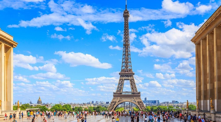 Paris Real World: A Guide to Living and Working in the City